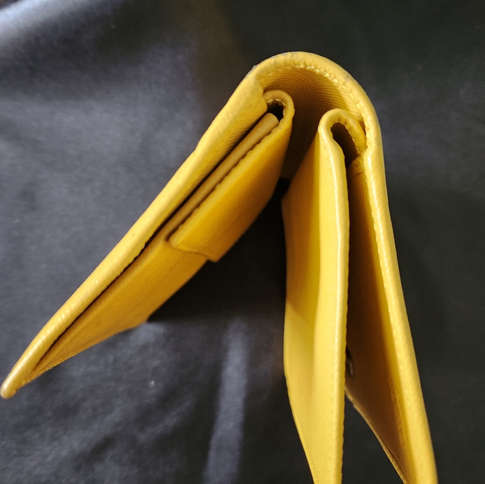 Prada Small Gold Card Wallet - Picture 6 of 9